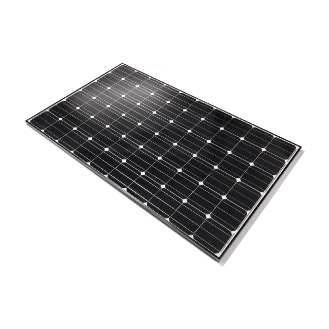 高品質で低価格。安定供給のできる太陽電池モジュールは、フルオートメーション化された工場から